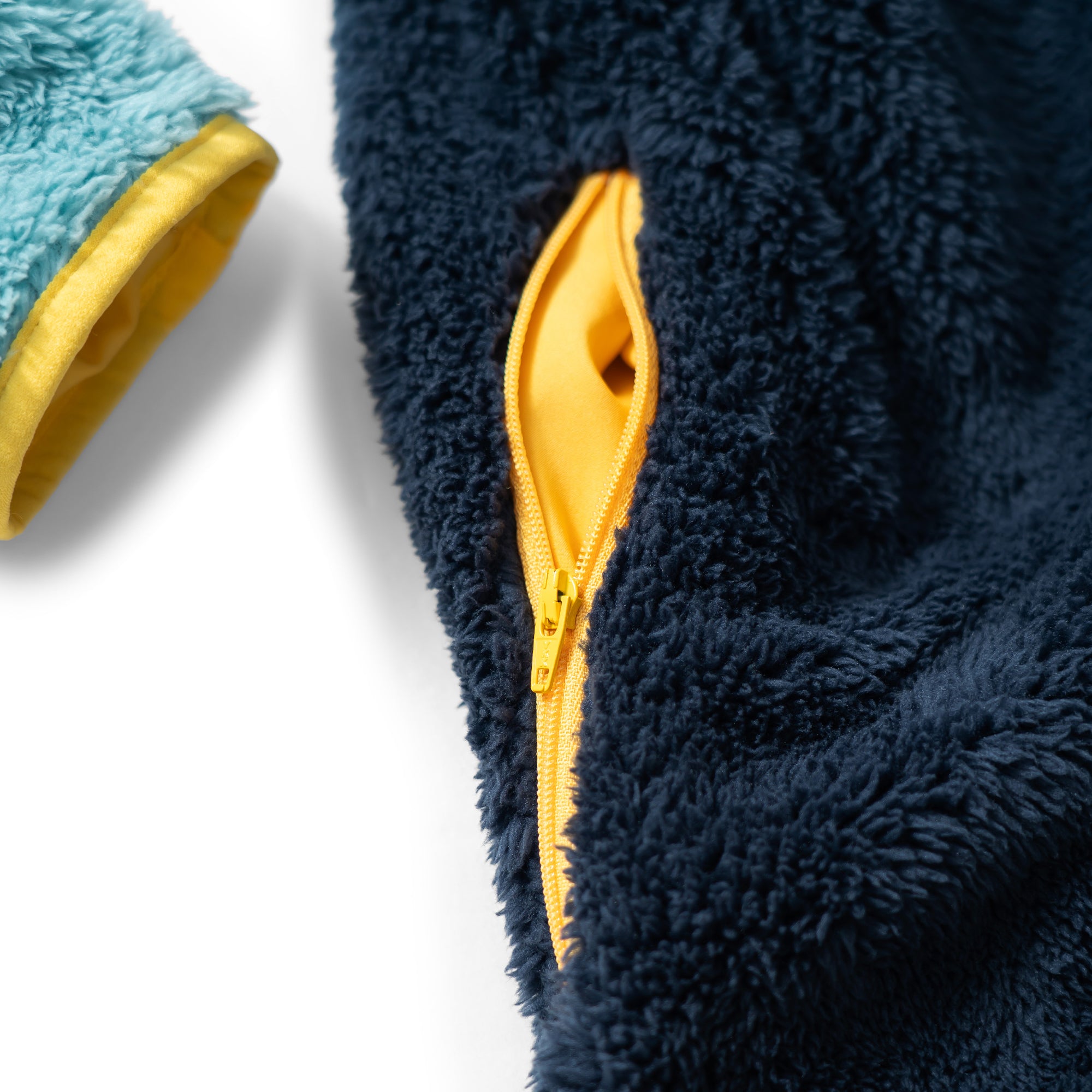 TNOC THE FLEECE ZIPUP2